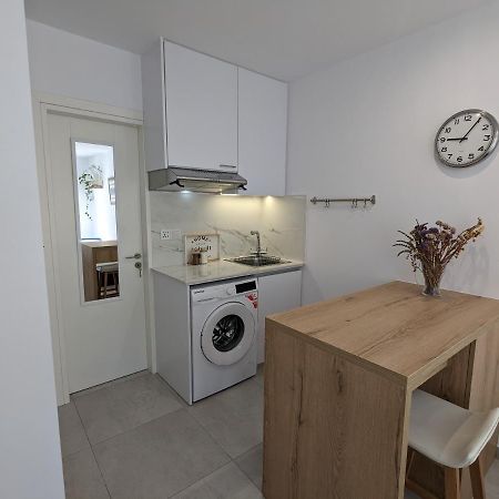 Modern & Cozy Studio W/ Backyard Near City Center ลิมาซอล ภายนอก รูปภาพ