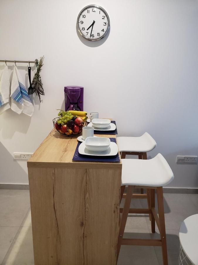 Modern & Cozy Studio W/ Backyard Near City Center ลิมาซอล ภายนอก รูปภาพ