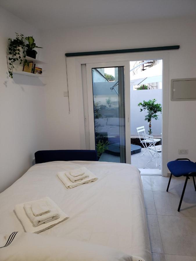 Modern & Cozy Studio W/ Backyard Near City Center ลิมาซอล ภายนอก รูปภาพ