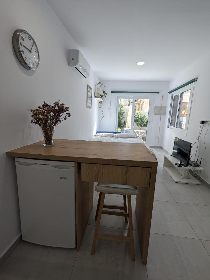 Modern & Cozy Studio W/ Backyard Near City Center ลิมาซอล ภายนอก รูปภาพ