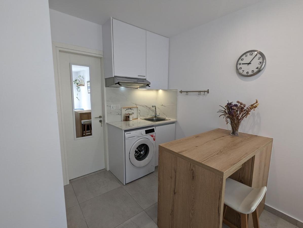 Modern & Cozy Studio W/ Backyard Near City Center ลิมาซอล ภายนอก รูปภาพ